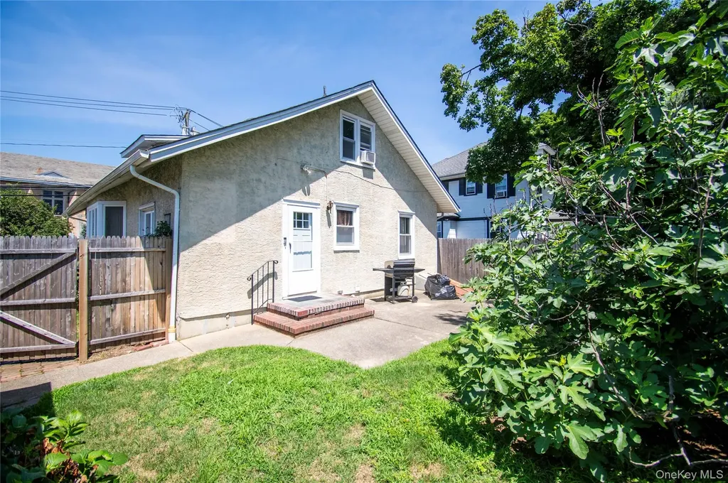 2415 Gale Avenue Baldwin NY 11510