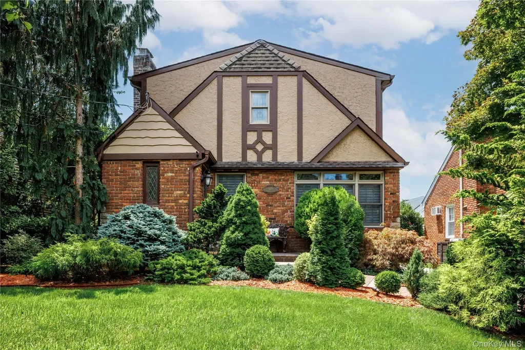 109 Doncaster Road Malverne NY 11565