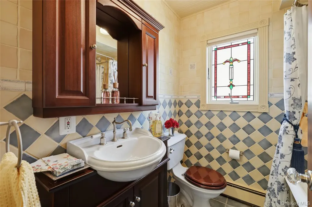109 Doncaster Road Malverne NY 11565