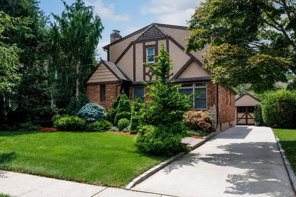 109 Doncaster Road Malverne NY 11565