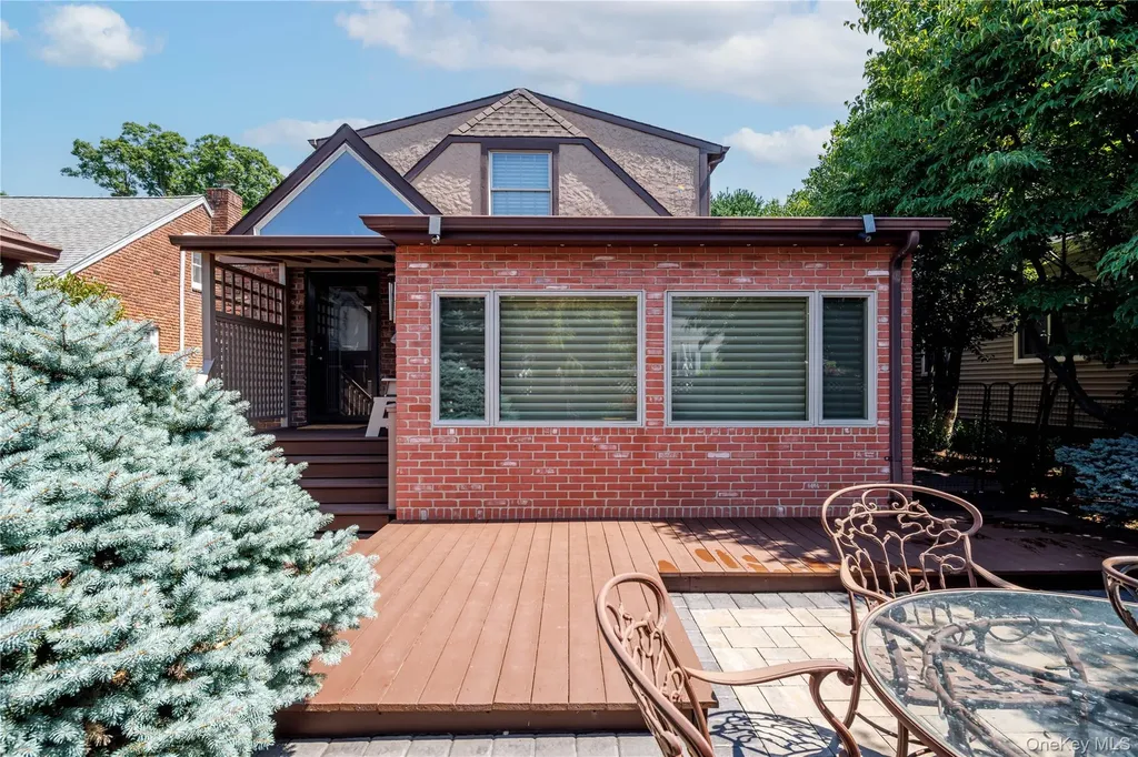 109 Doncaster Road Malverne NY 11565