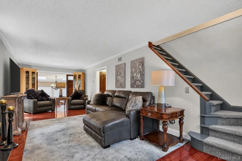 109 Doncaster Road Malverne NY 11565