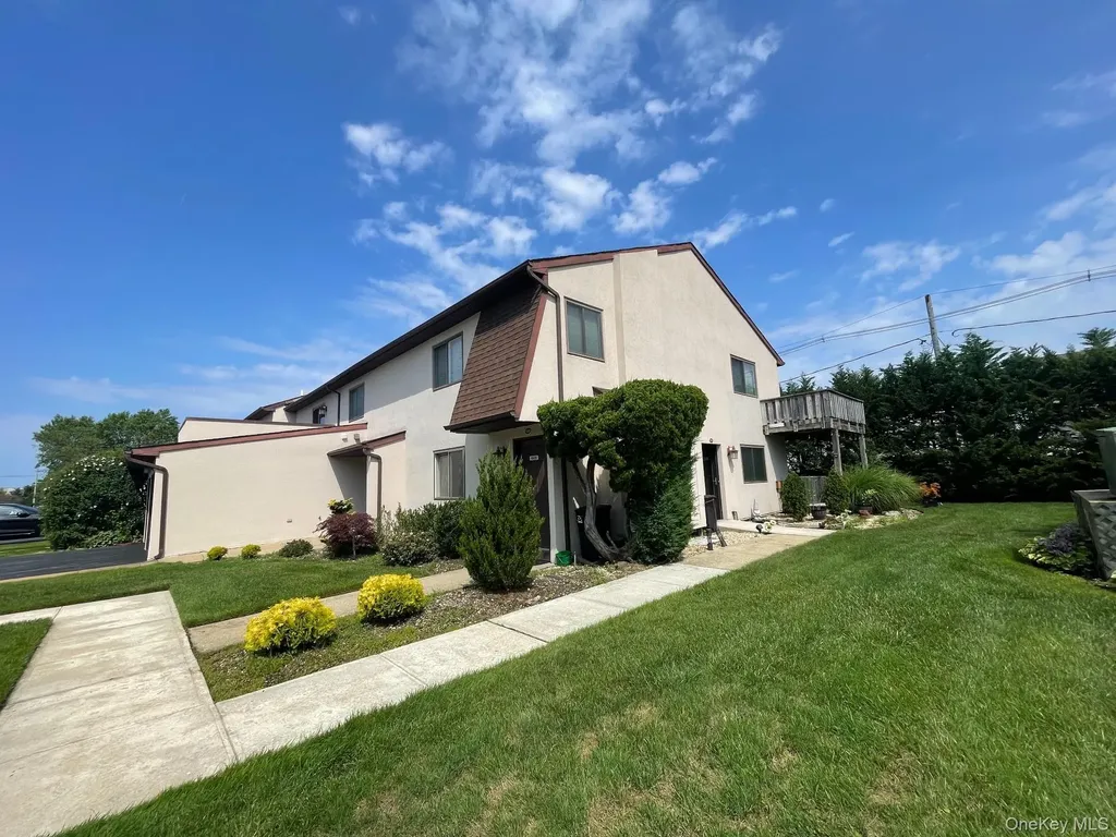 1 Anchorage Way Freeport NY 11520