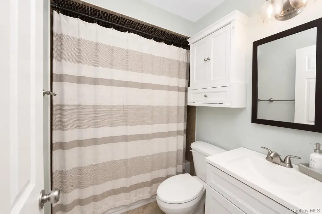 1 Anchorage Way Freeport NY 11520