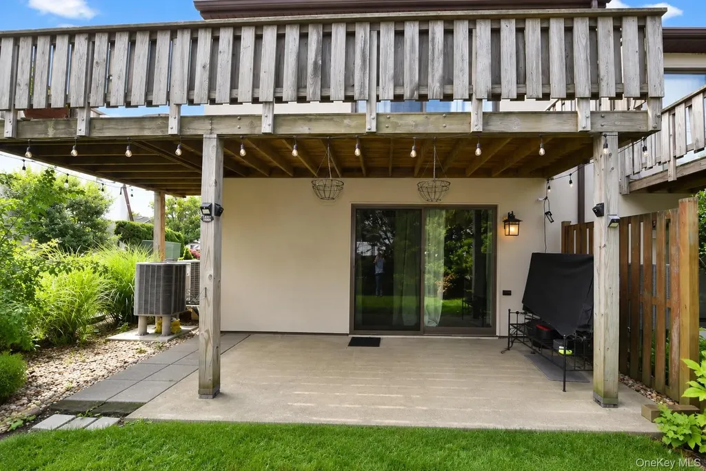 1 Anchorage Way Freeport NY 11520