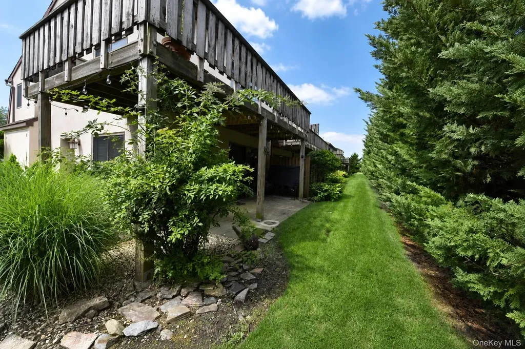 1 Anchorage Way Freeport NY 11520