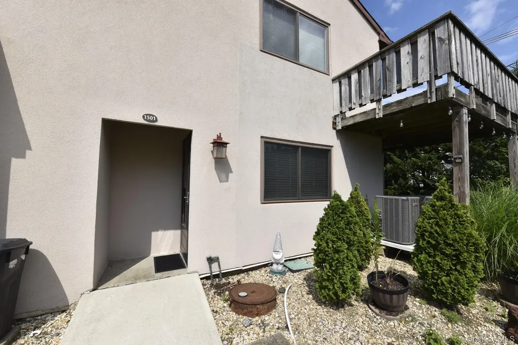 1 Anchorage Way Freeport NY 11520