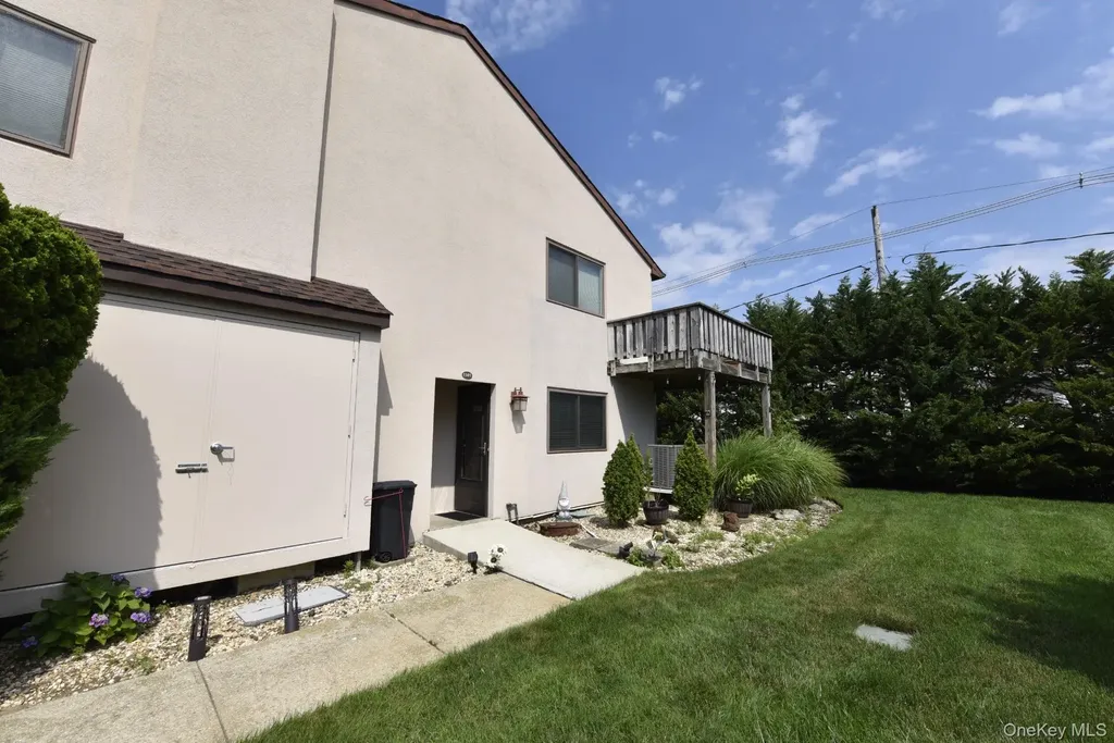1 Anchorage Way Freeport NY 11520