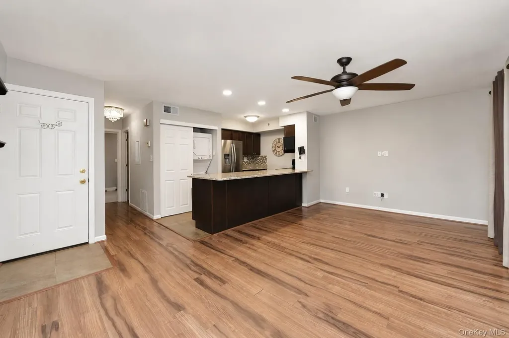 1 Anchorage Way Freeport NY 11520