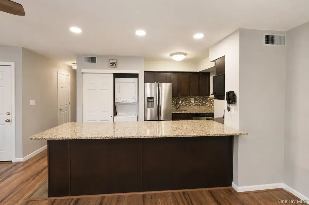 1 Anchorage Way Freeport NY 11520