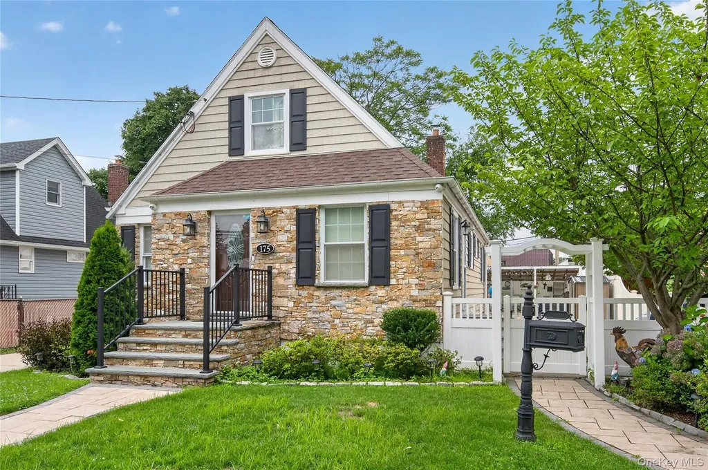175 Wardwell Road Mineola NY 11501