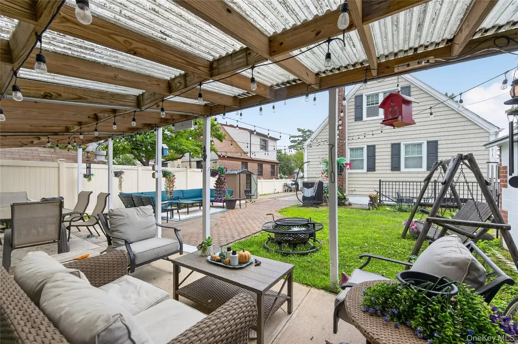 175 Wardwell Road Mineola NY 11501