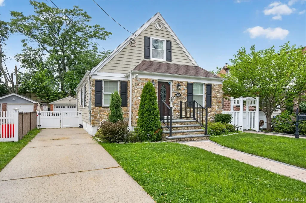 175 Wardwell Road Mineola NY 11501