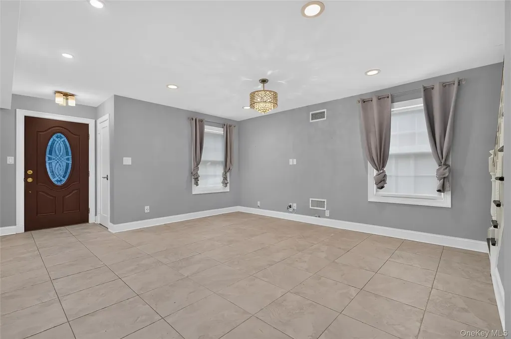 175 Wardwell Road Mineola NY 11501