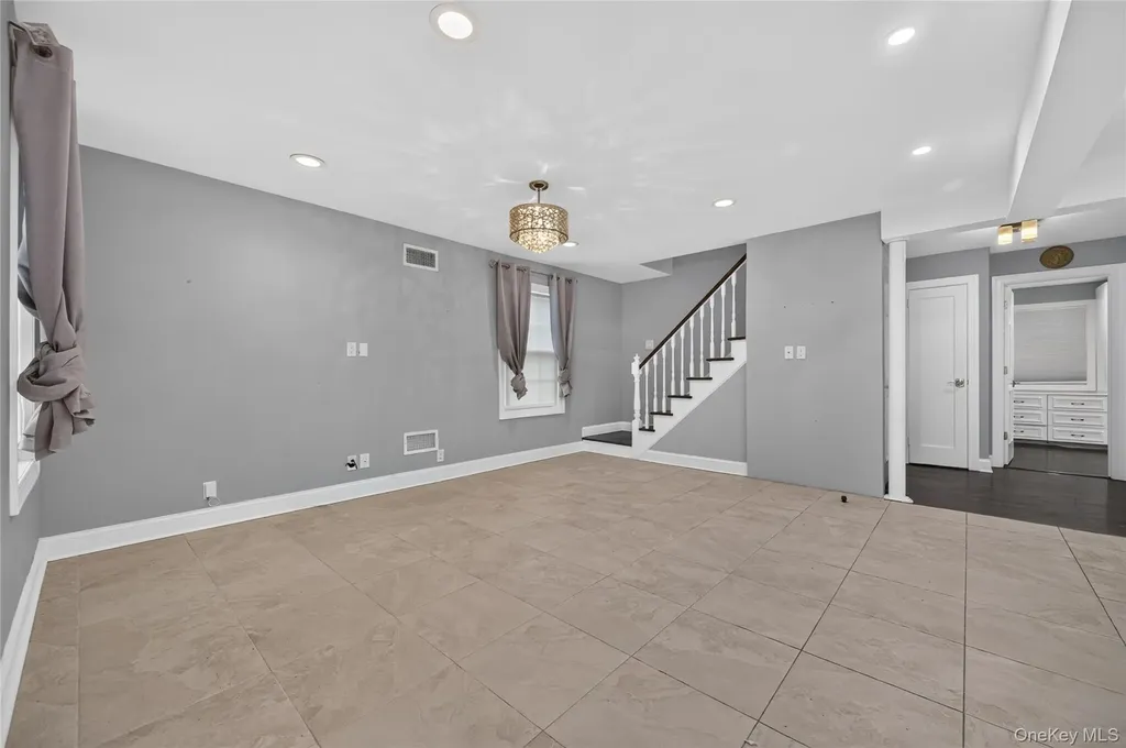 175 Wardwell Road Mineola NY 11501