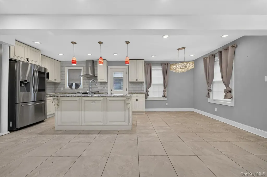 175 Wardwell Road Mineola NY 11501