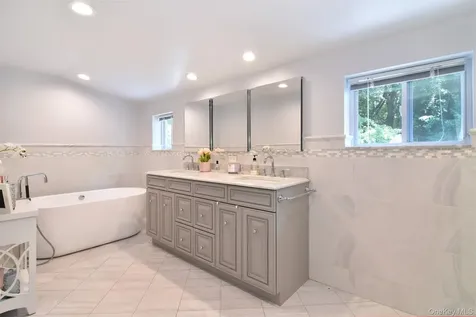23 Barnaby Lane Hartsdale NY 10530