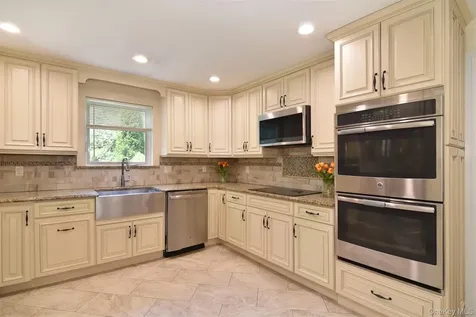 23 Barnaby Lane Hartsdale NY 10530