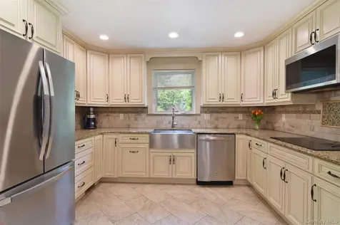 23 Barnaby Lane Hartsdale NY 10530