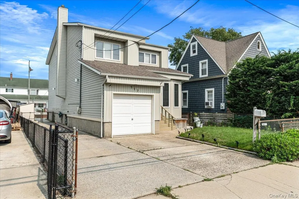 117 Gordon Place Freeport NY 11520