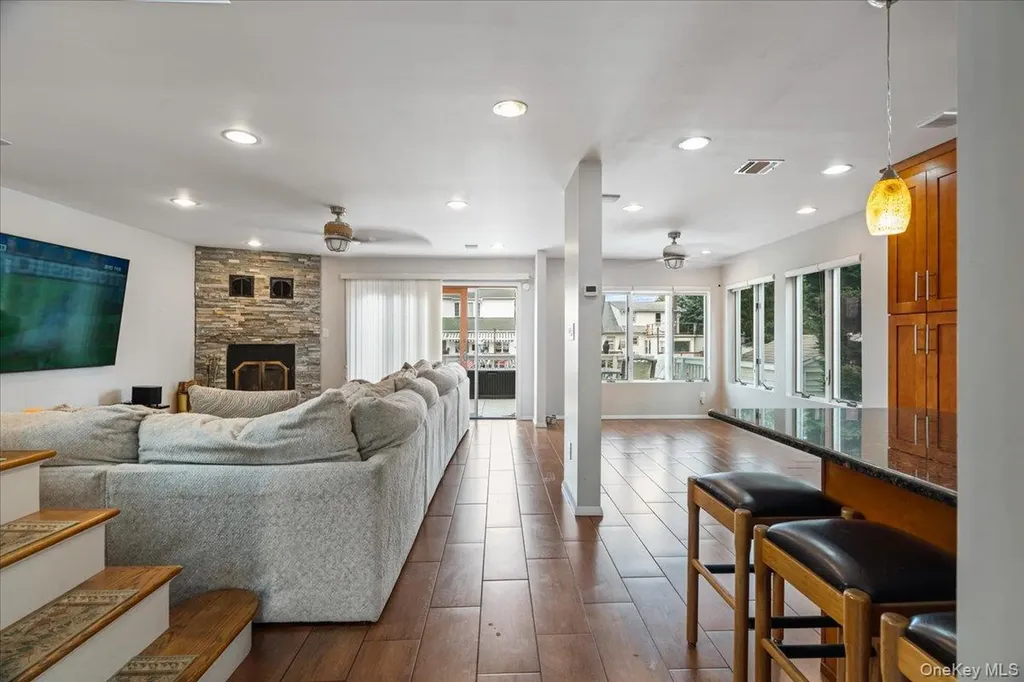 117 Gordon Place Freeport NY 11520