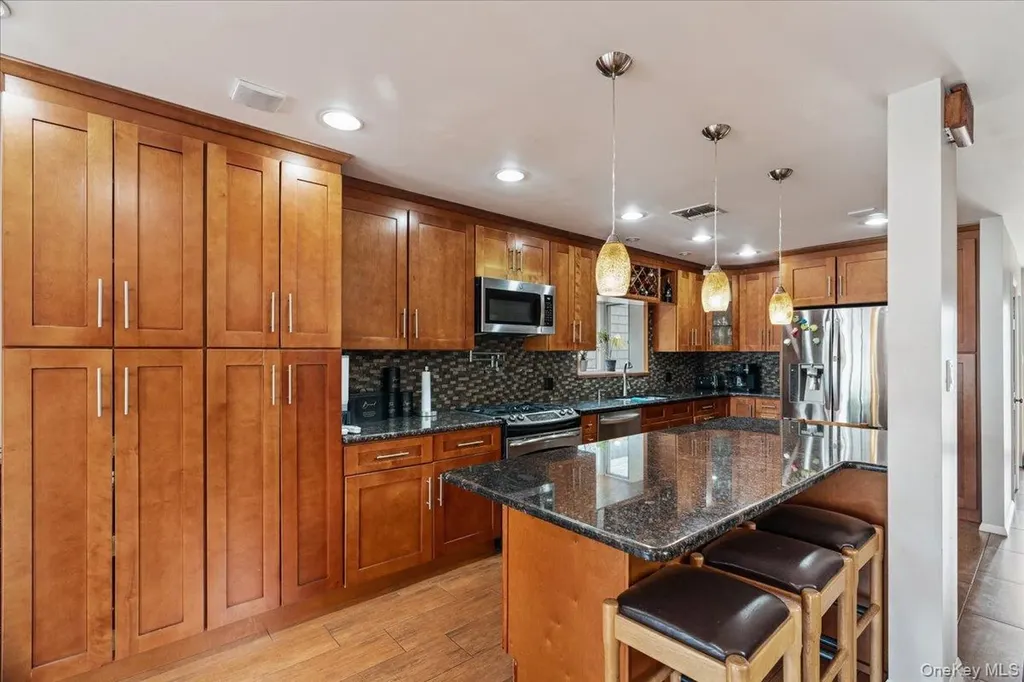 117 Gordon Place Freeport NY 11520