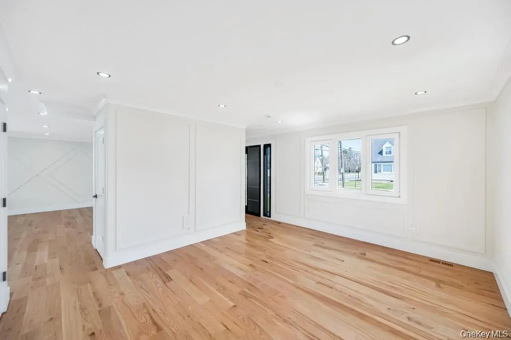 28 S Elm Street Hicksville NY 11801