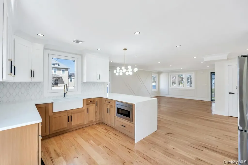 28 S Elm Street Hicksville NY 11801