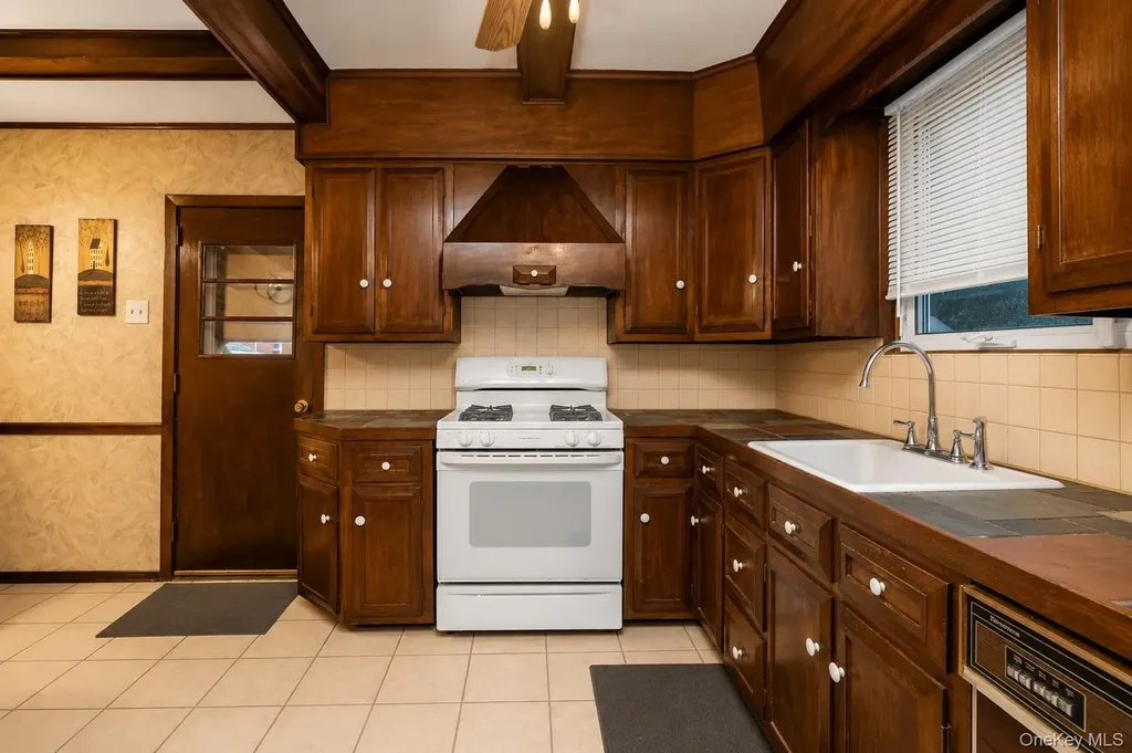 29 Jackson Road Valley Stream NY 11581