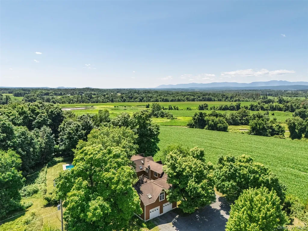 9 Breezy Ridge Road Kinderhook NY 12106
