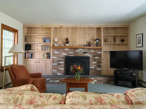 9 Breezy Ridge Road Kinderhook NY 12106