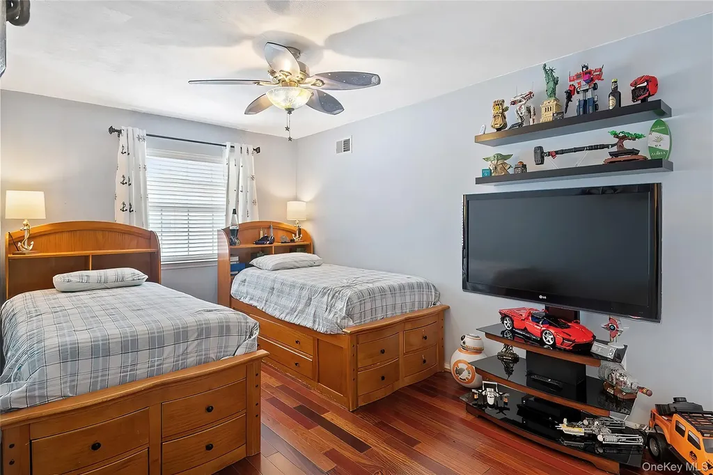 126 Beacon Lane Bronx NY 10473