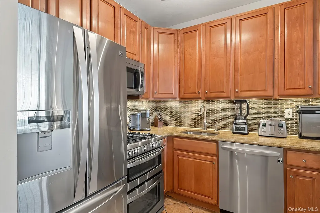 126 Beacon Lane Bronx NY 10473
