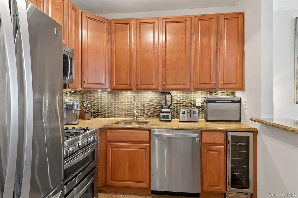 126 Beacon Lane Bronx NY 10473