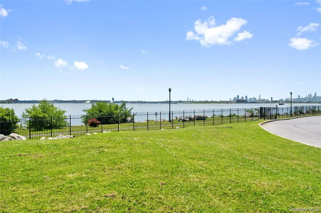 126 Beacon Lane Bronx NY 10473