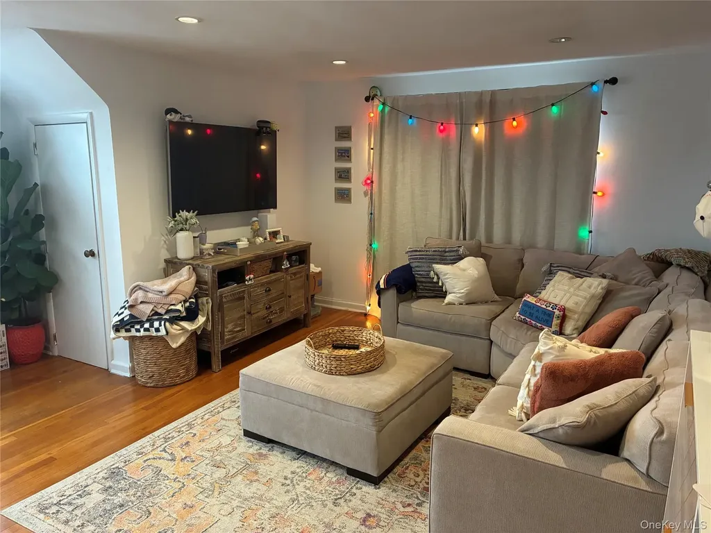 375 W Fulton Street Long Beach NY 11561