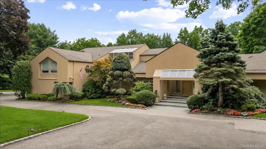 24 Emerson Road Brookville NY 11545