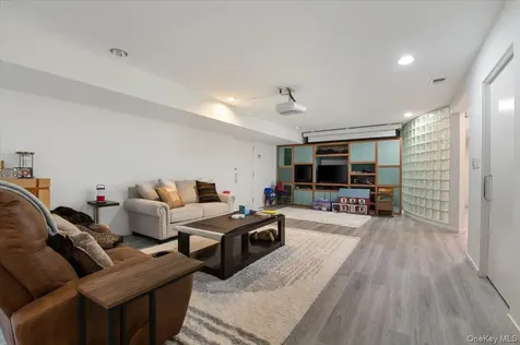 24 Emerson Road Brookville NY 11545