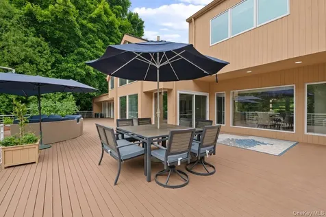 24 Emerson Road Brookville NY 11545