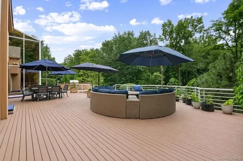 24 Emerson Road Brookville NY 11545
