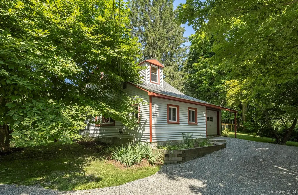 26 Hunns Lake Place Stanfordville NY 12581
