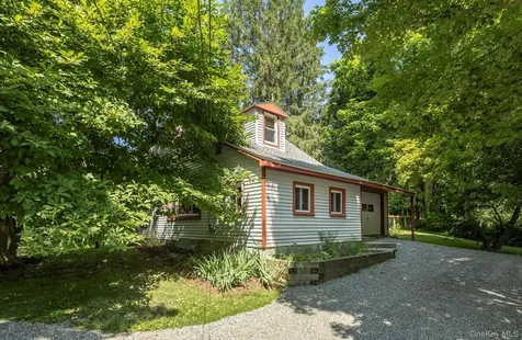 26 Hunns Lake Place Stanfordville NY 12581