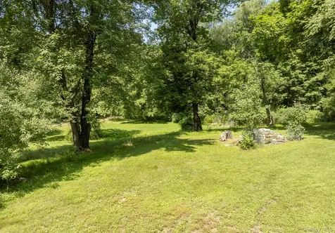 26 Hunns Lake Place Stanfordville NY 12581
