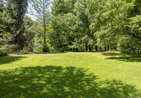 26 Hunns Lake Place Stanfordville NY 12581