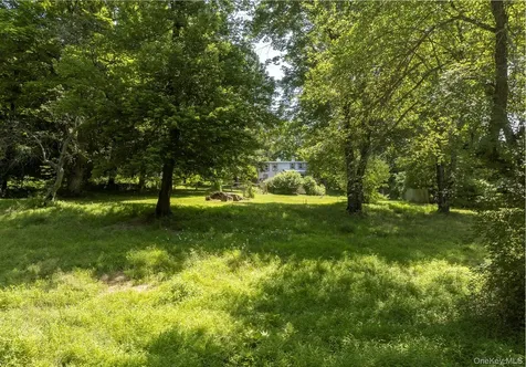 26 Hunns Lake Place Stanfordville NY 12581