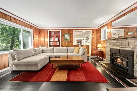 26 Hunns Lake Place Stanfordville NY 12581