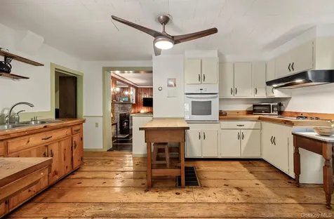 26 Hunns Lake Place Stanfordville NY 12581