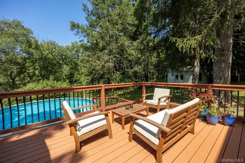 26 Hunns Lake Place Stanfordville NY 12581