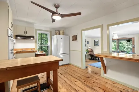 26 Hunns Lake Place Stanfordville NY 12581