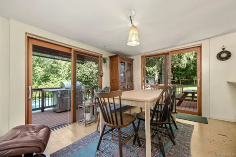 26 Hunns Lake Place Stanfordville NY 12581